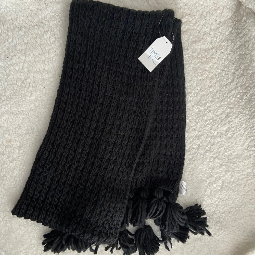 Chunky knit black heavy long scarf NWT